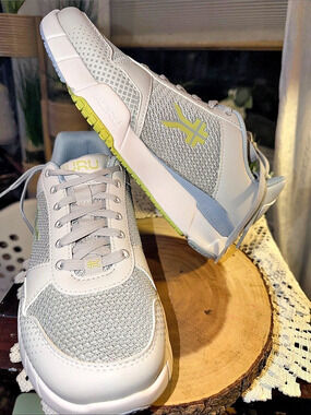 KURU Quantum 2.0 Women’s 9 Medium Dove Gray Pale Lime Walking Shoes NEW IN BOX